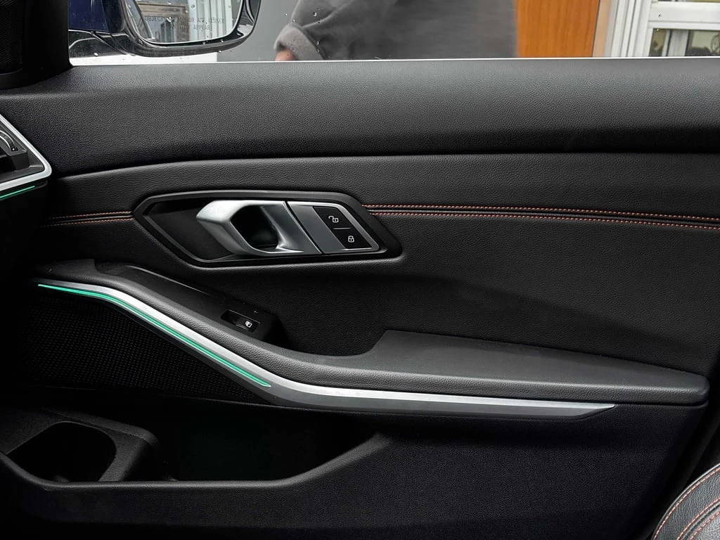 BMW 330 * 330i xDrive * CARFAX * ���� �� �� | Mobile.bg � ����������� 10