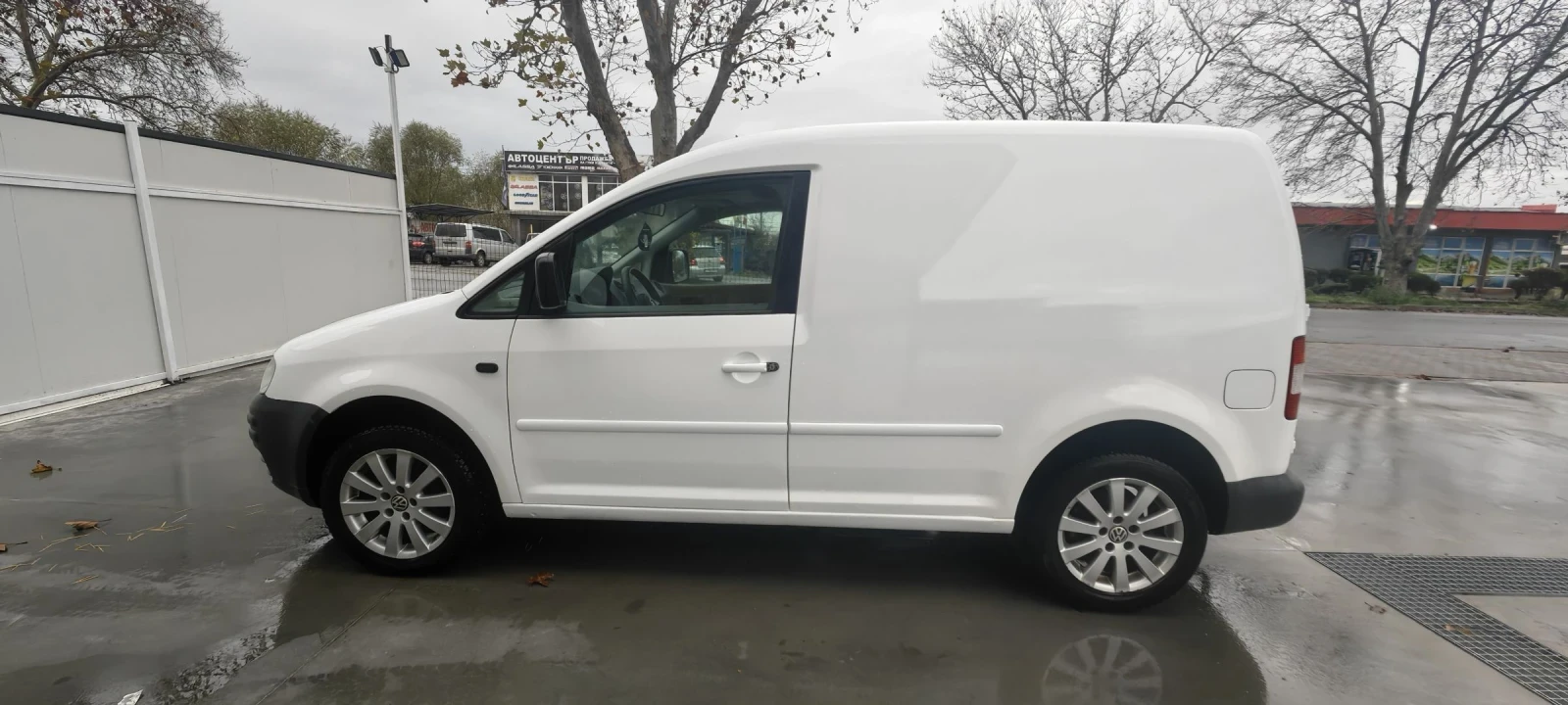 VW Caddy Gen. 3, снимка 12 - Автомобили и джипове - 53845386