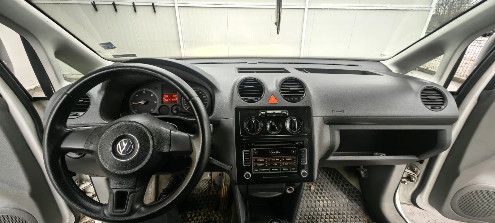 VW Caddy Gen. 3, снимка 9 - Автомобили и джипове - 53845386