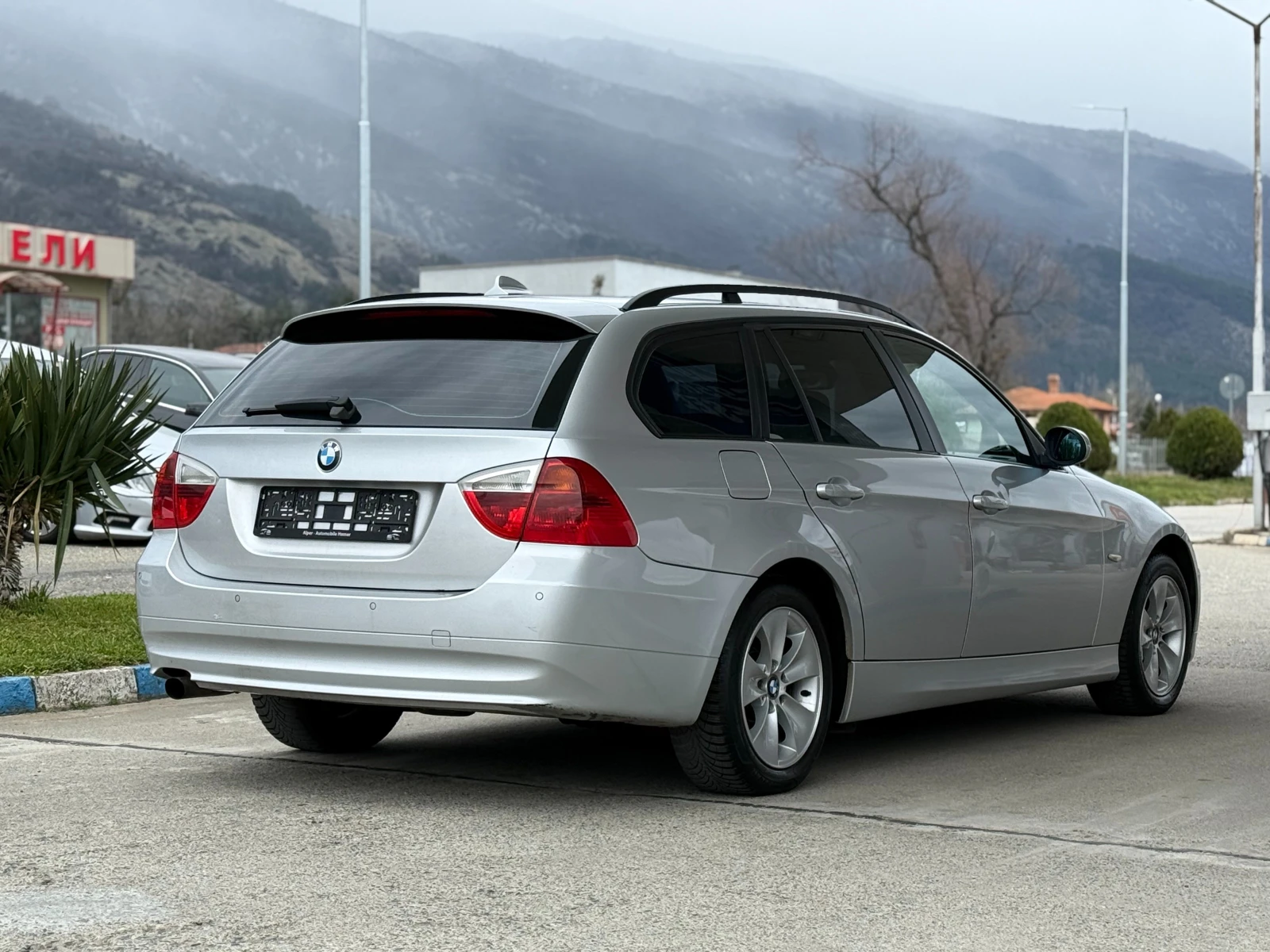 BMW 320 Navi/CarPlay/Auto, снимка 3 - Автомобили и джипове - 53903967