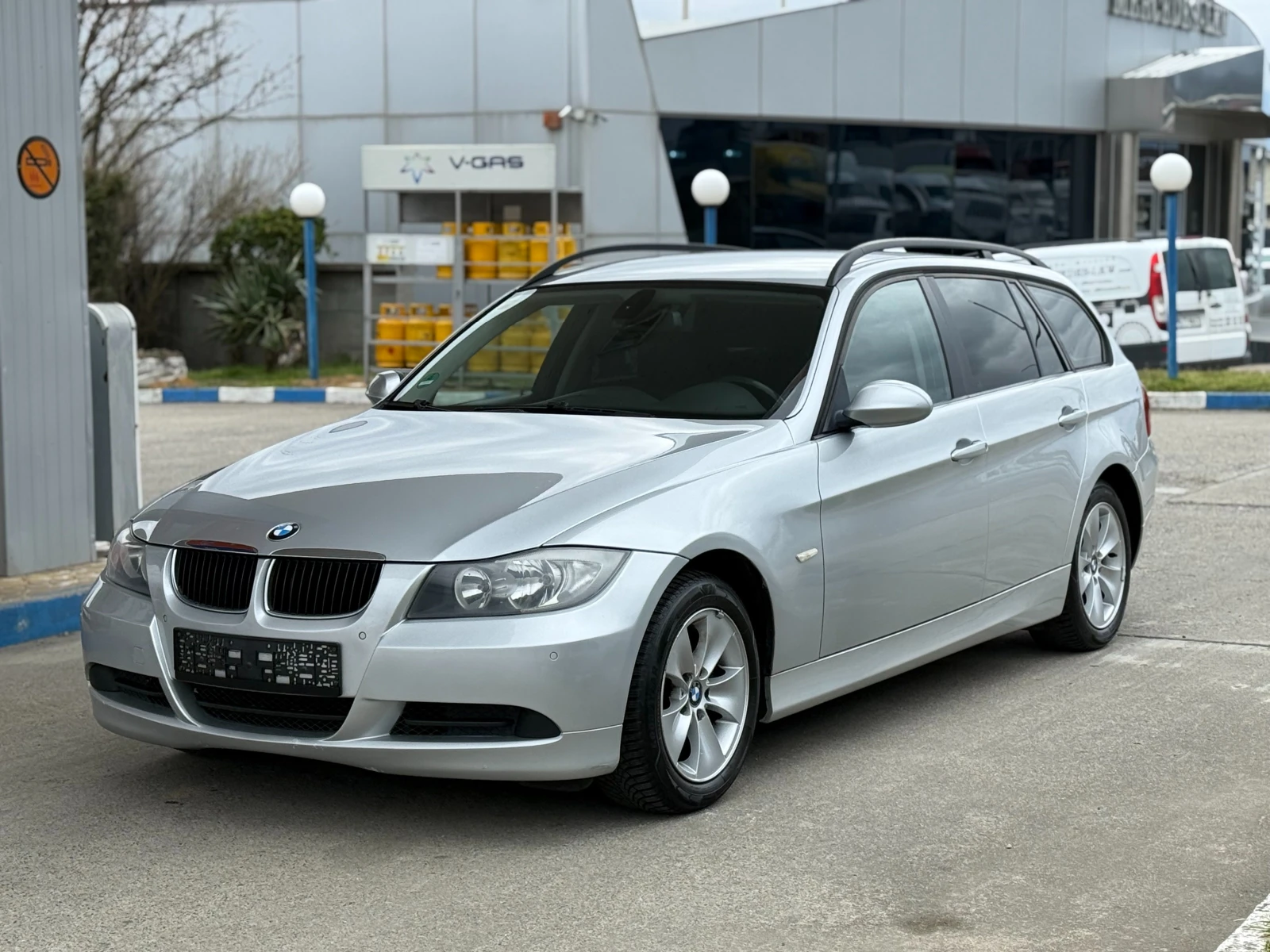 BMW 320 Navi/CarPlay/Auto, снимка 2 - Автомобили и джипове - 53903967