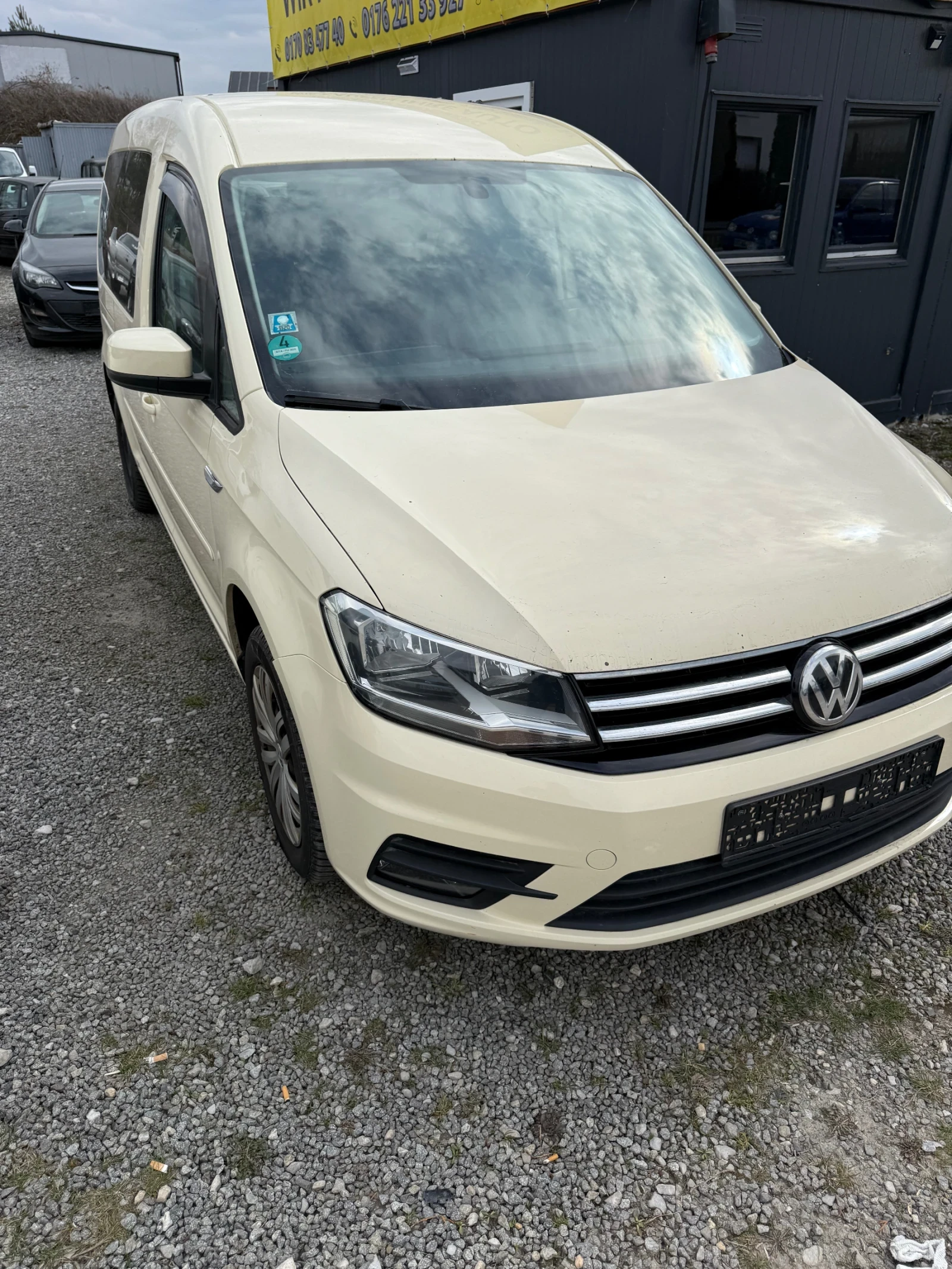 VW Caddy Maxi, снимка 2 - Автомобили и джипове - 54224078