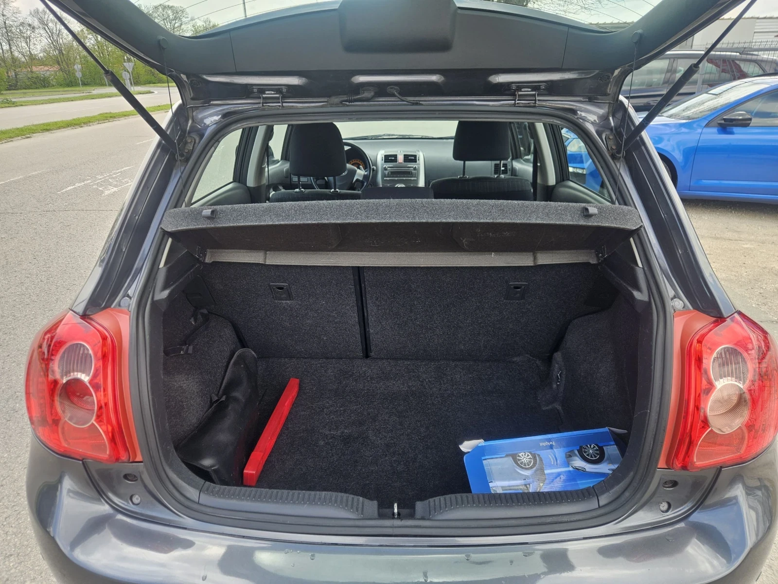 Toyota Auris 1.6 I avtomat  125 k.c., снимка 14 - Автомобили и джипове - 54388142
