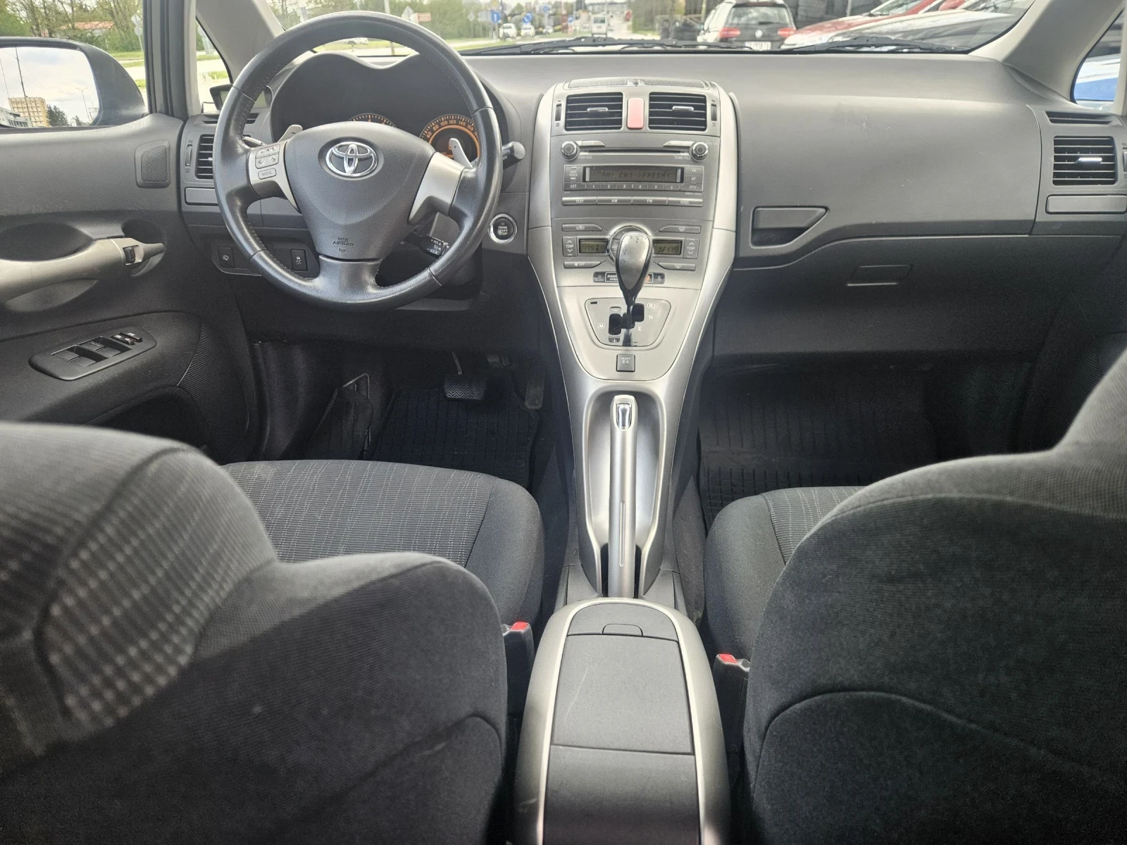 Toyota Auris 1.6 I avtomat  125 k.c., снимка 13 - Автомобили и джипове - 54388142