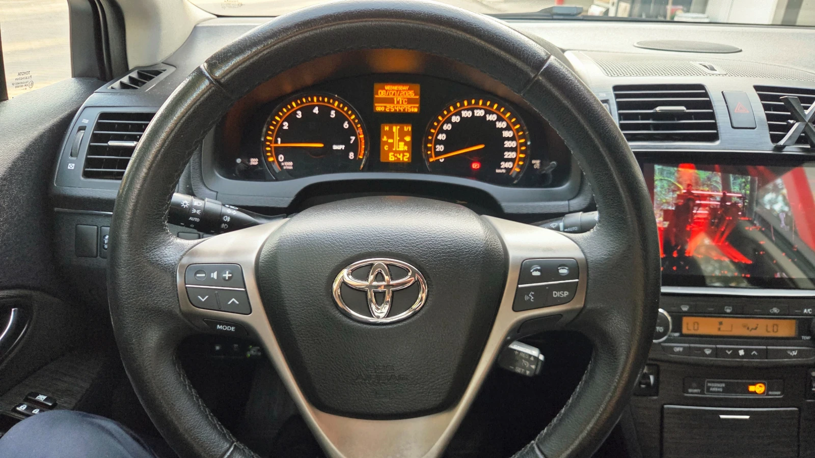 Toyota Avensis 1.8 , снимка 17 - Автомобили и джипове - 54934051
