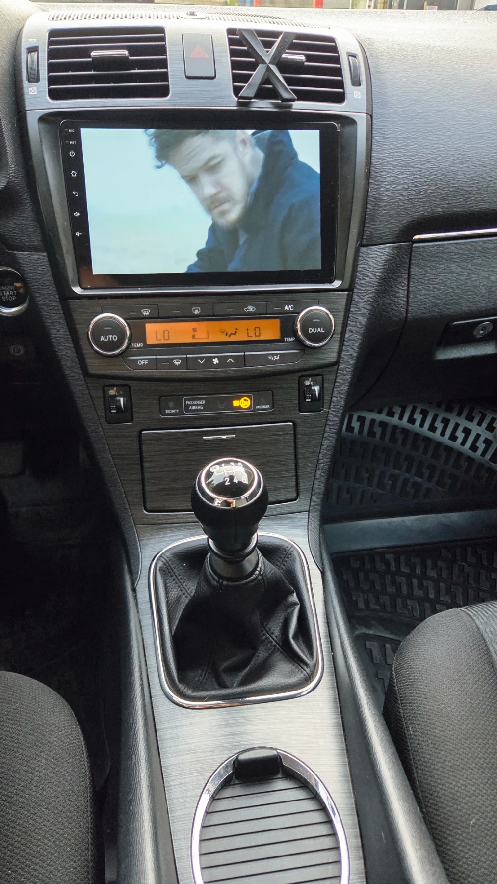 Toyota Avensis 1.8 , снимка 16 - Автомобили и джипове - 54934051