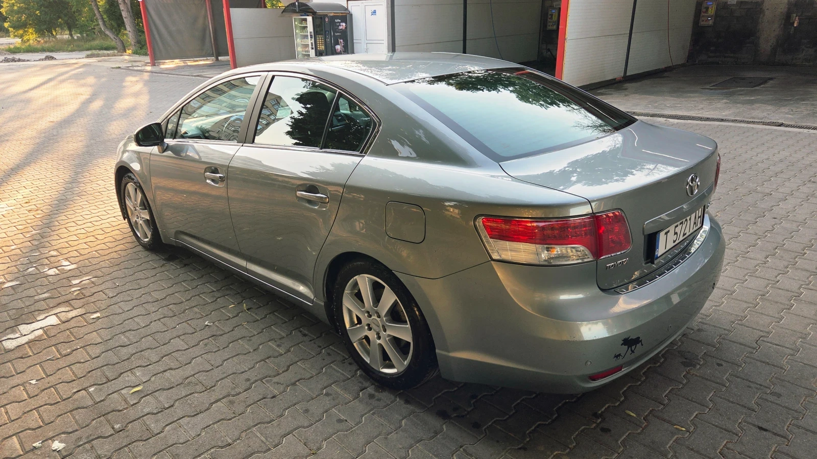 Toyota Avensis 1.8 , снимка 11 - Автомобили и джипове - 54934051