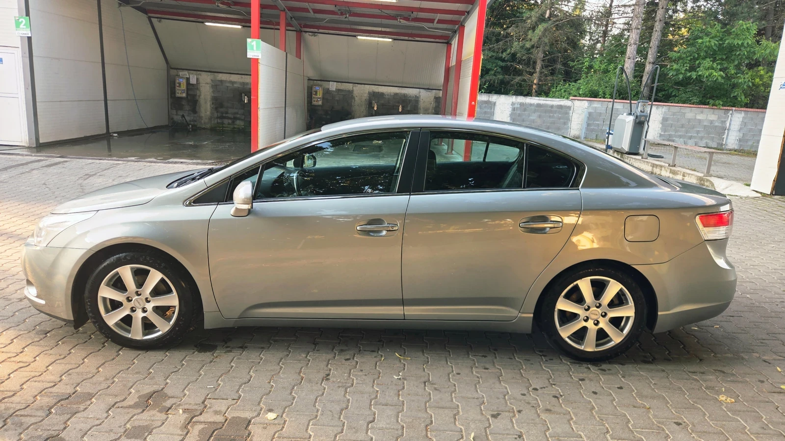 Toyota Avensis 1.8 , снимка 7 - Автомобили и джипове - 54934051