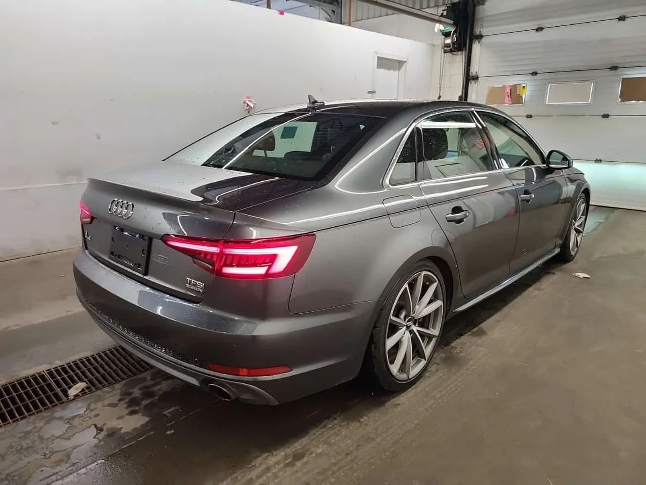 Audi A4  PROGRESSIV * CARFAX * БЕЗ ПЪРВОНАЧАЛНА ВНОСКА, снимка 3 - Автомобили и джипове - 55076276