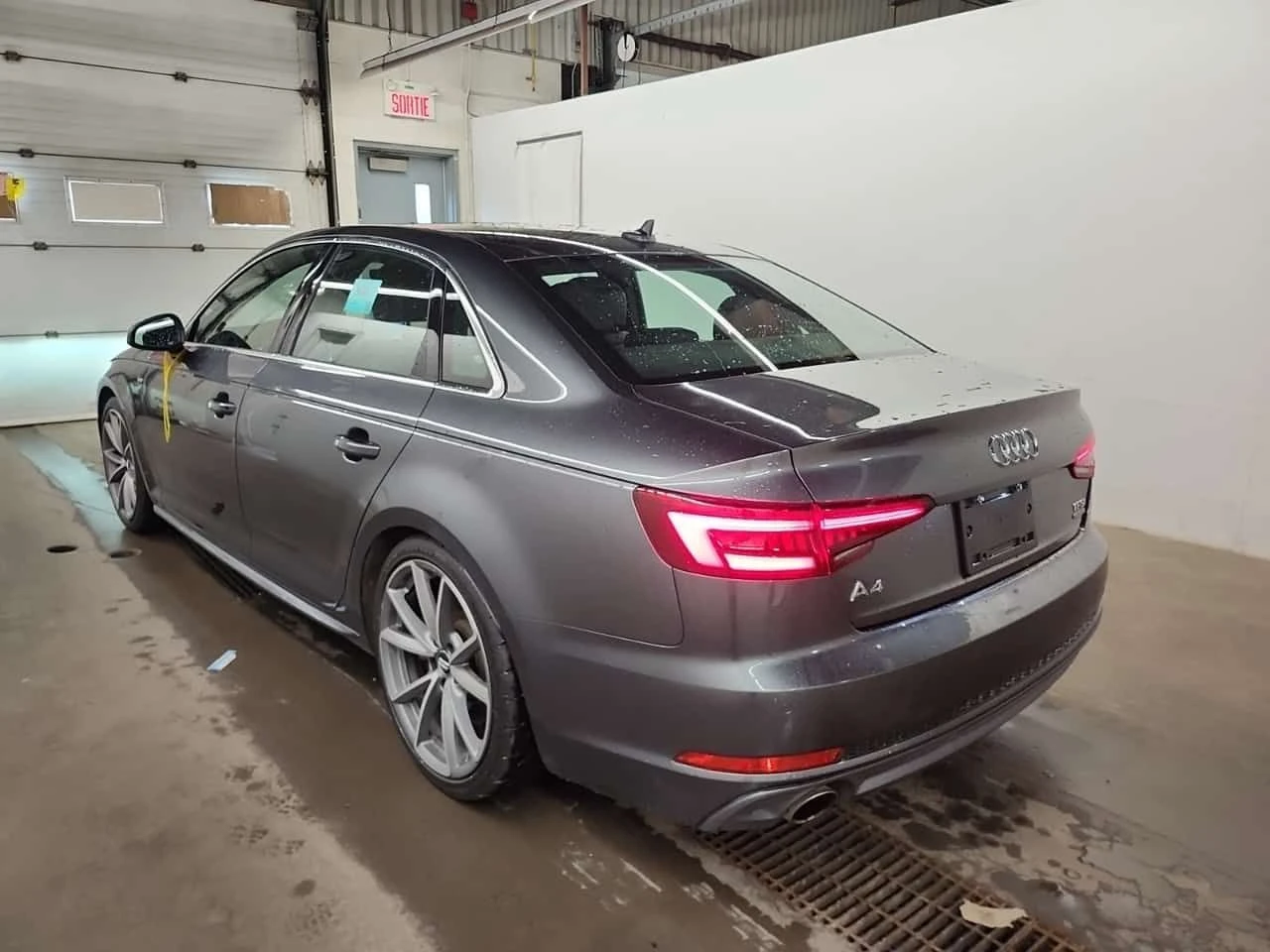 Audi A4  PROGRESSIV * CARFAX * БЕЗ ПЪРВОНАЧАЛНА ВНОСКА, снимка 4 - Автомобили и джипове - 55076276