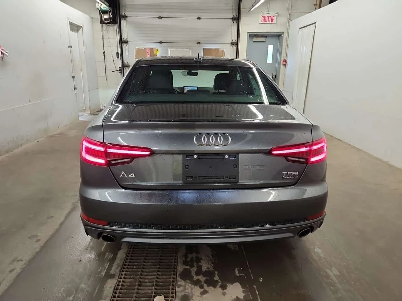 Audi A4  PROGRESSIV * CARFAX * БЕЗ ПЪРВОНАЧАЛНА ВНОСКА, снимка 17 - Автомобили и джипове - 55076276