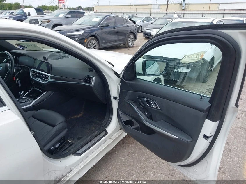 BMW 330 XDRIVE* ПОДГРЕВ* КАМЕРА* ШИБИДАХ* KEYLESS* , снимка 12 - Автомобили и джипове - 55789736