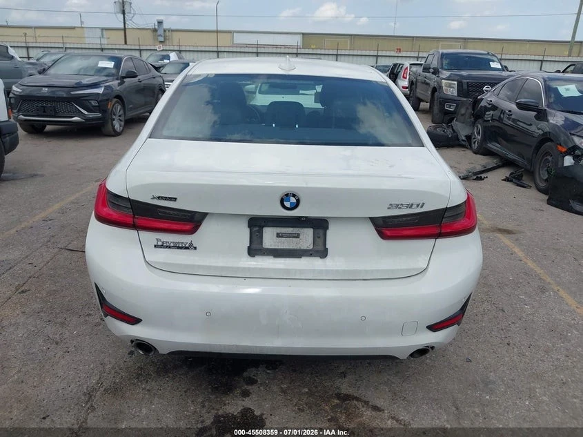 BMW 330 XDRIVE* ПОДГРЕВ* КАМЕРА* ШИБИДАХ* KEYLESS* , снимка 8 - Автомобили и джипове - 55789736