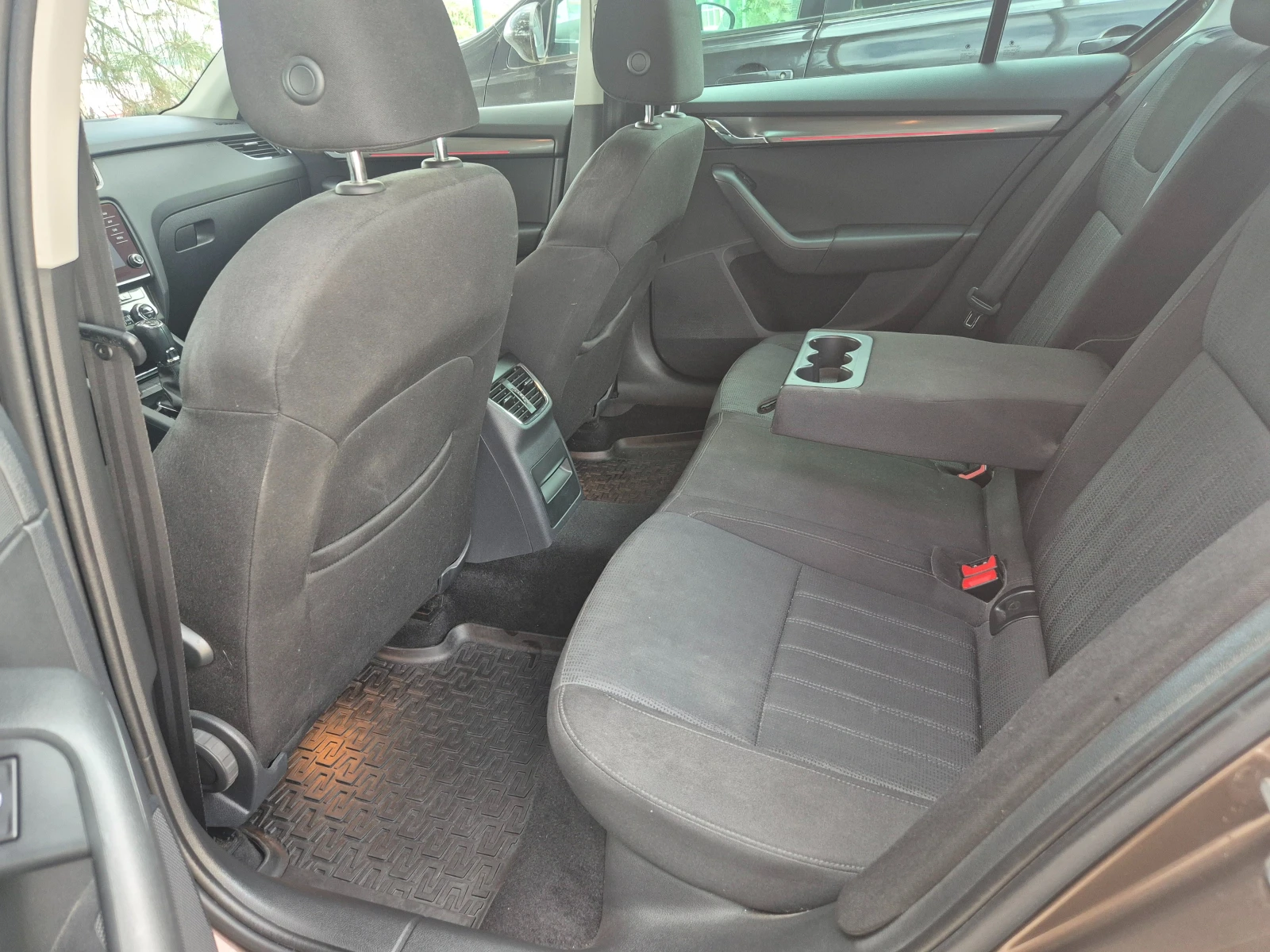 Skoda Octavia, снимка 15 - Автомобили и джипове - 56180120