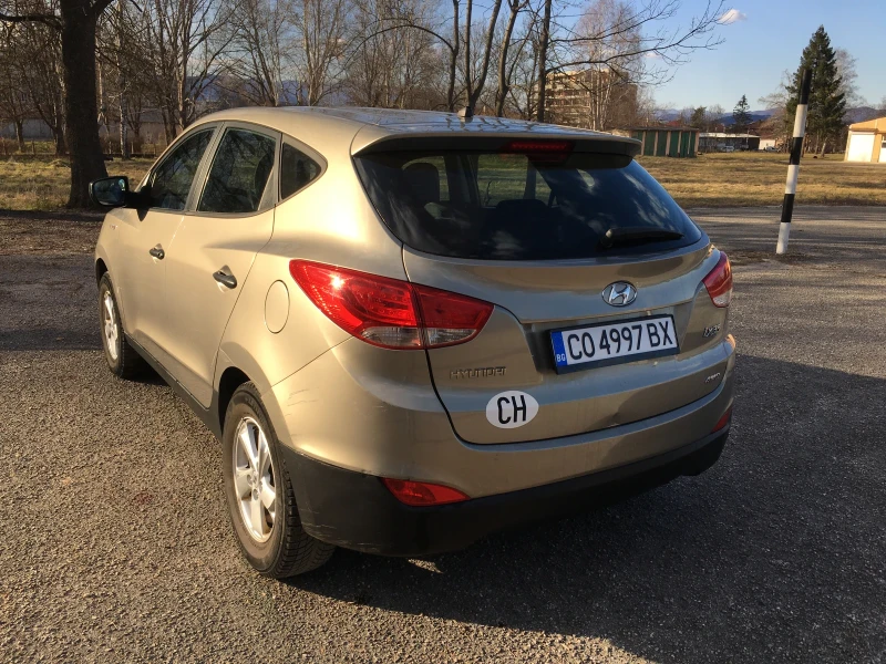 Hyundai IX35 2.0i, снимка 3 - Автомобили и джипове - 48948509