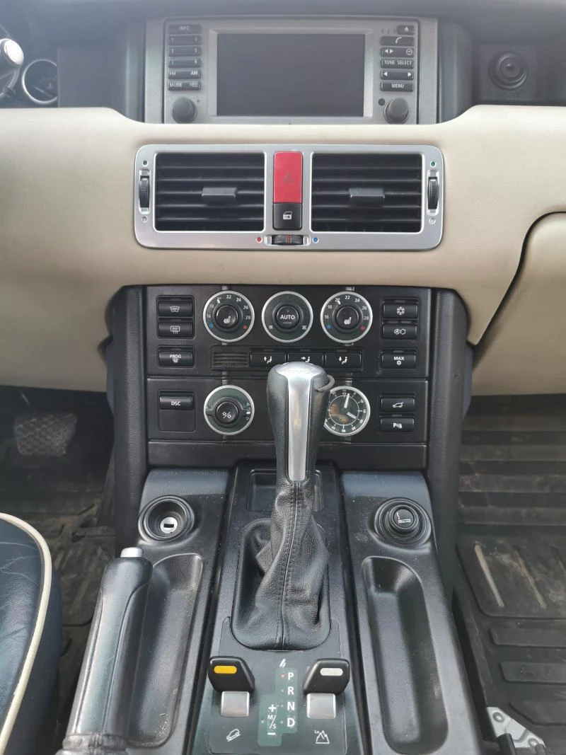 Land Rover Range rover Vogue 3.0 TD6, снимка 8 - Автомобили и джипове - 46523178