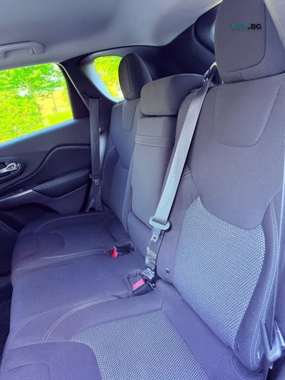 Jeep Cherokee Sport * АвтоКредит * (ЦЕНА ДО БГ), снимка 9 - Автомобили и джипове - 54901866