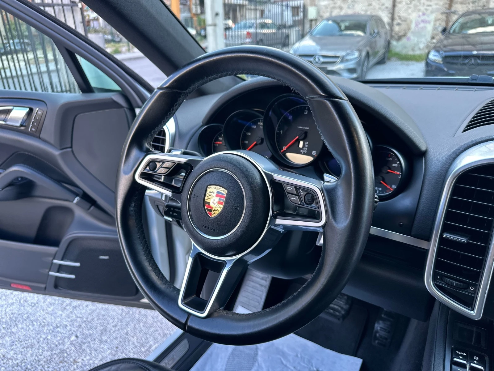 Porsche Cayenne 3.0D PLATINUM EDITON  ТОП СЪСТОЯНИЕ CARPLAY - изображение 6