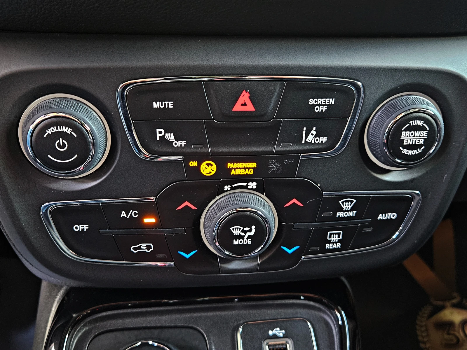 Jeep Compass LIMITED/4X4/DISTRON/LINE AS/BEATS/CAR PLAY/DSR/LIZ | Mobile.bg � ����������� 12
