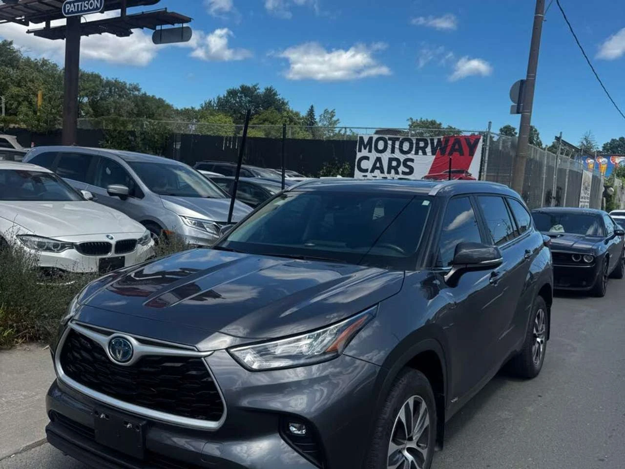 Toyota Highlander Hybrid XLE AWD