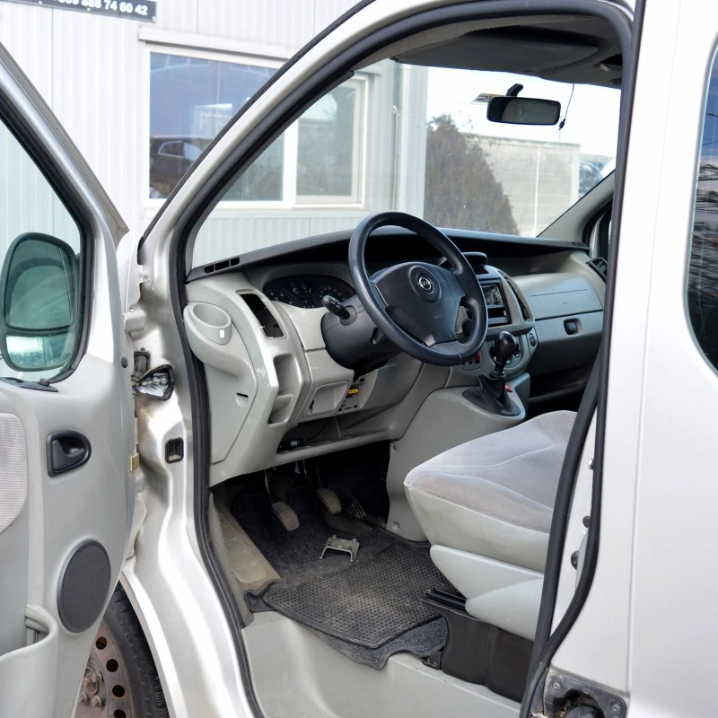 Opel Vivaro 2.5 DTI, снимка 5 - Бусове и автобуси - 44271796