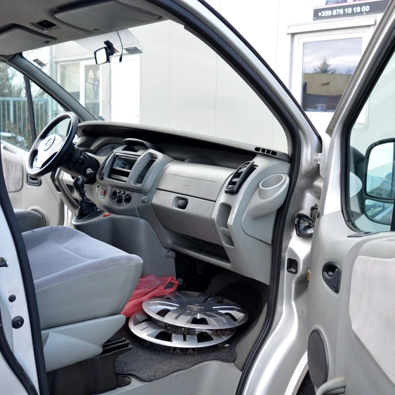 Opel Vivaro 2.5 DTI, снимка 6 - Бусове и автобуси - 44271796