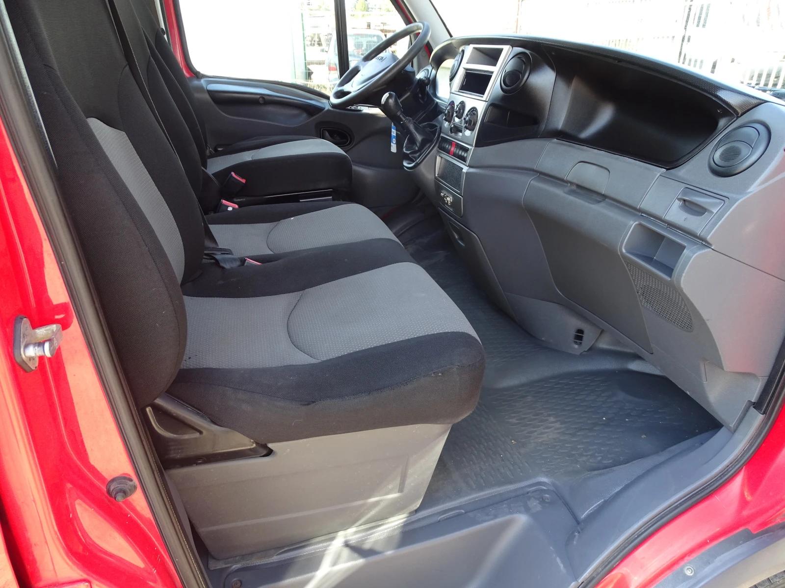 Iveco 35c15 3.0HPI  КАТ. * Б* 7-места, снимка 11 - Бусове и автобуси - 55062063