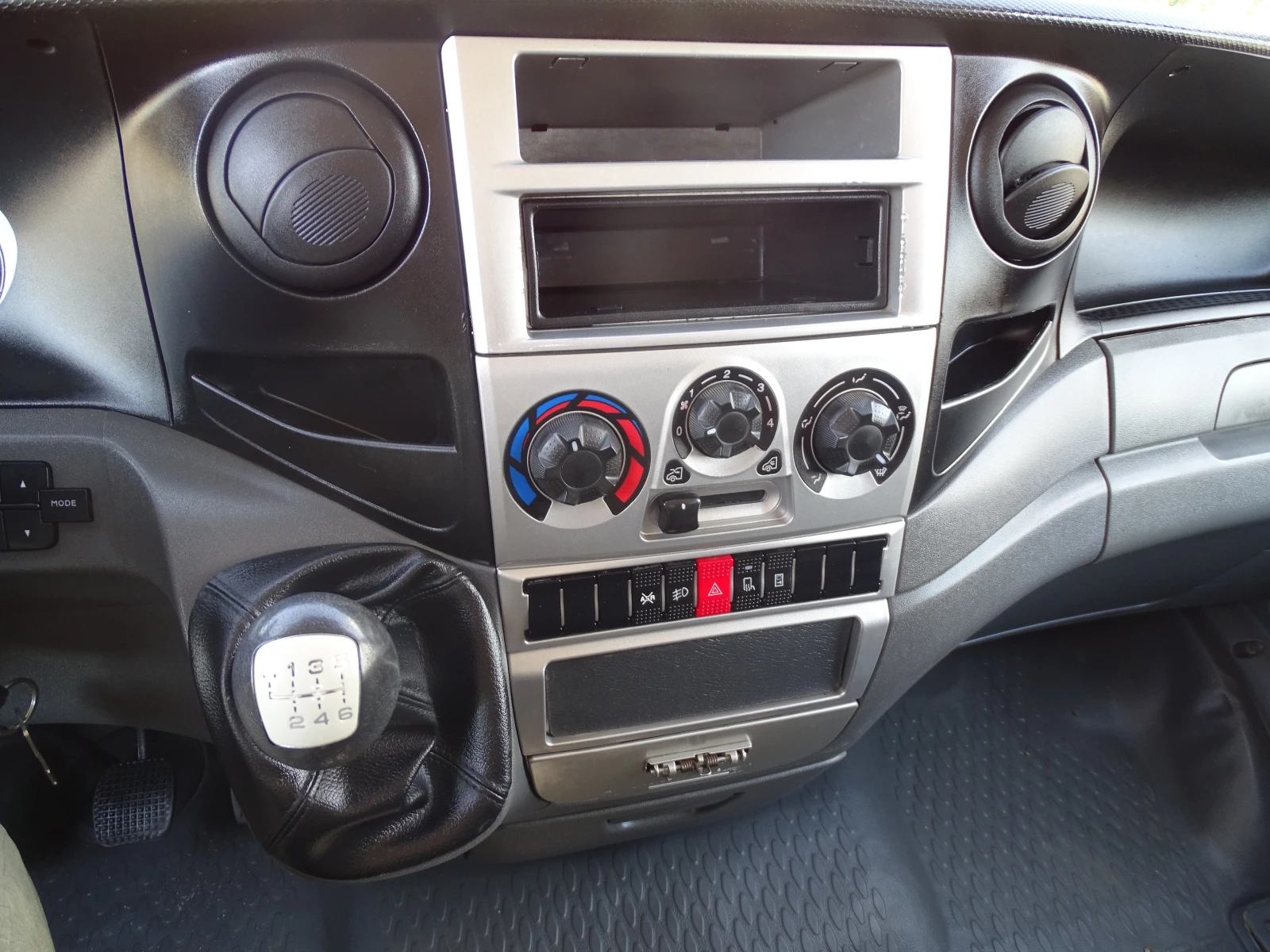 Iveco 35c15 3.0HPI  КАТ. * Б* 7-места, снимка 9 - Бусове и автобуси - 55062063