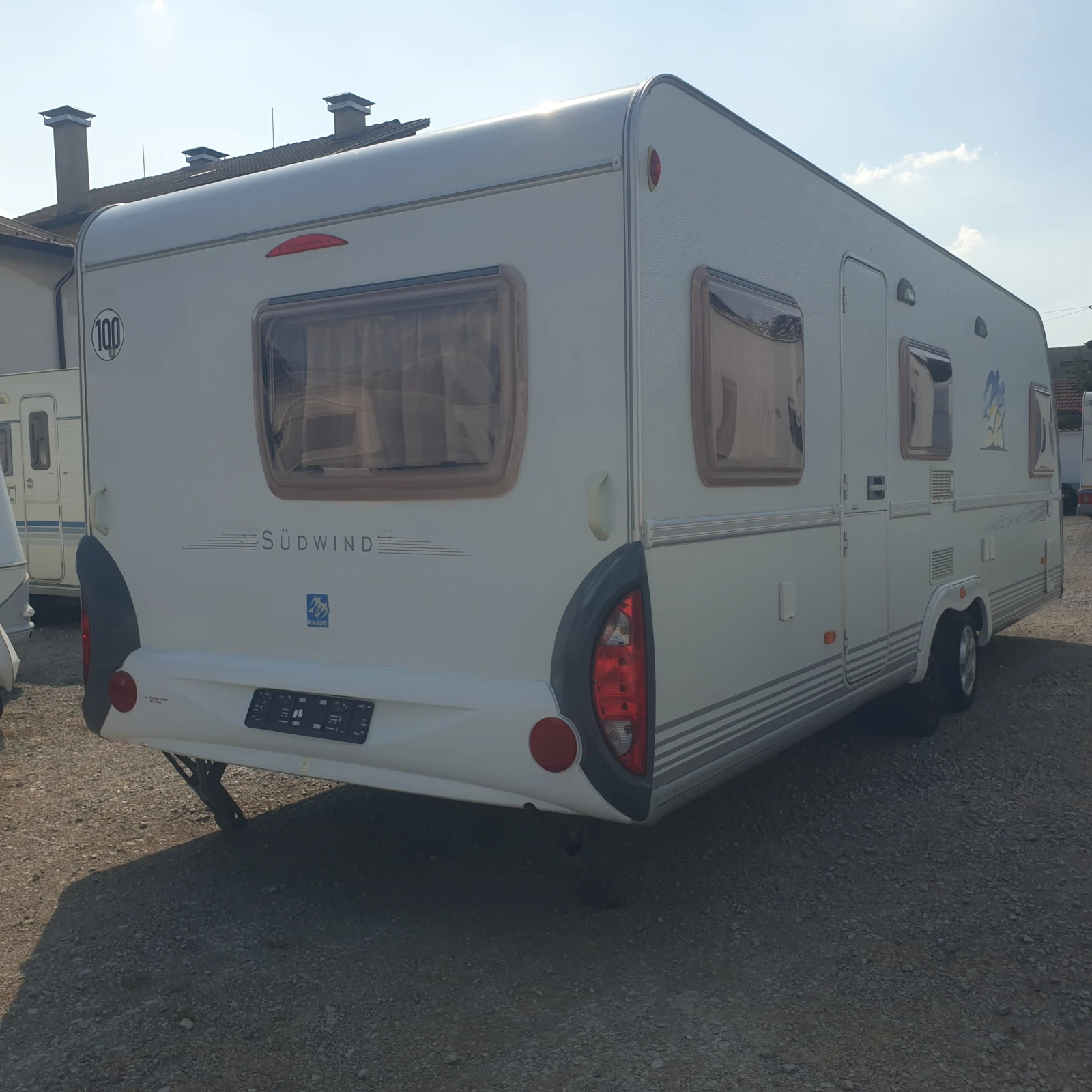 Каравана Knaus  SUDWIND 650 FSK, снимка 4 - Каравани и кемпери - 55617392
