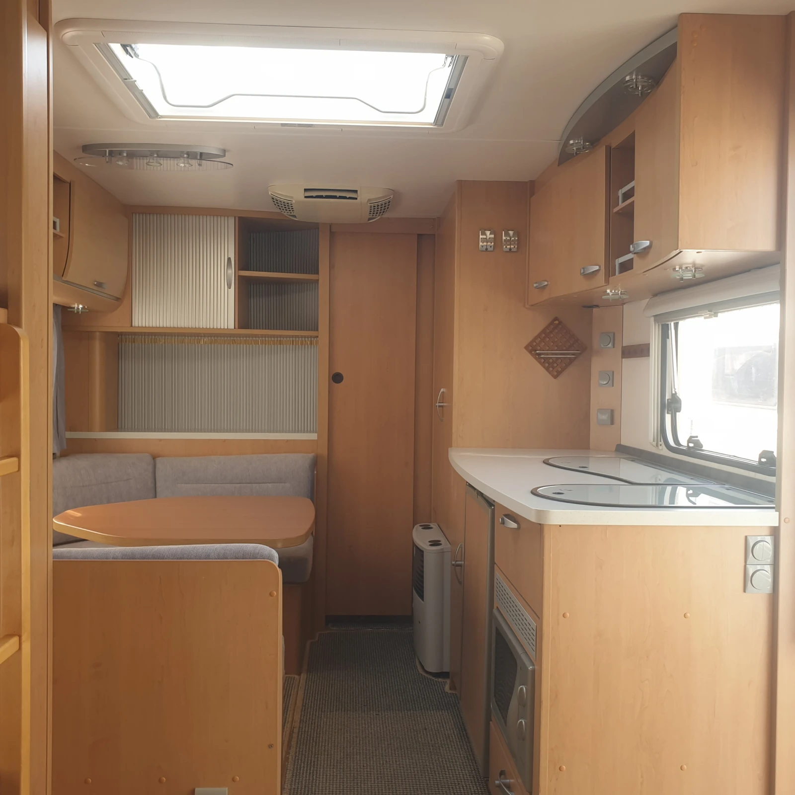 Каравана Knaus  SUDWIND 650 FSK, снимка 11 - Каравани и кемпери - 55617392