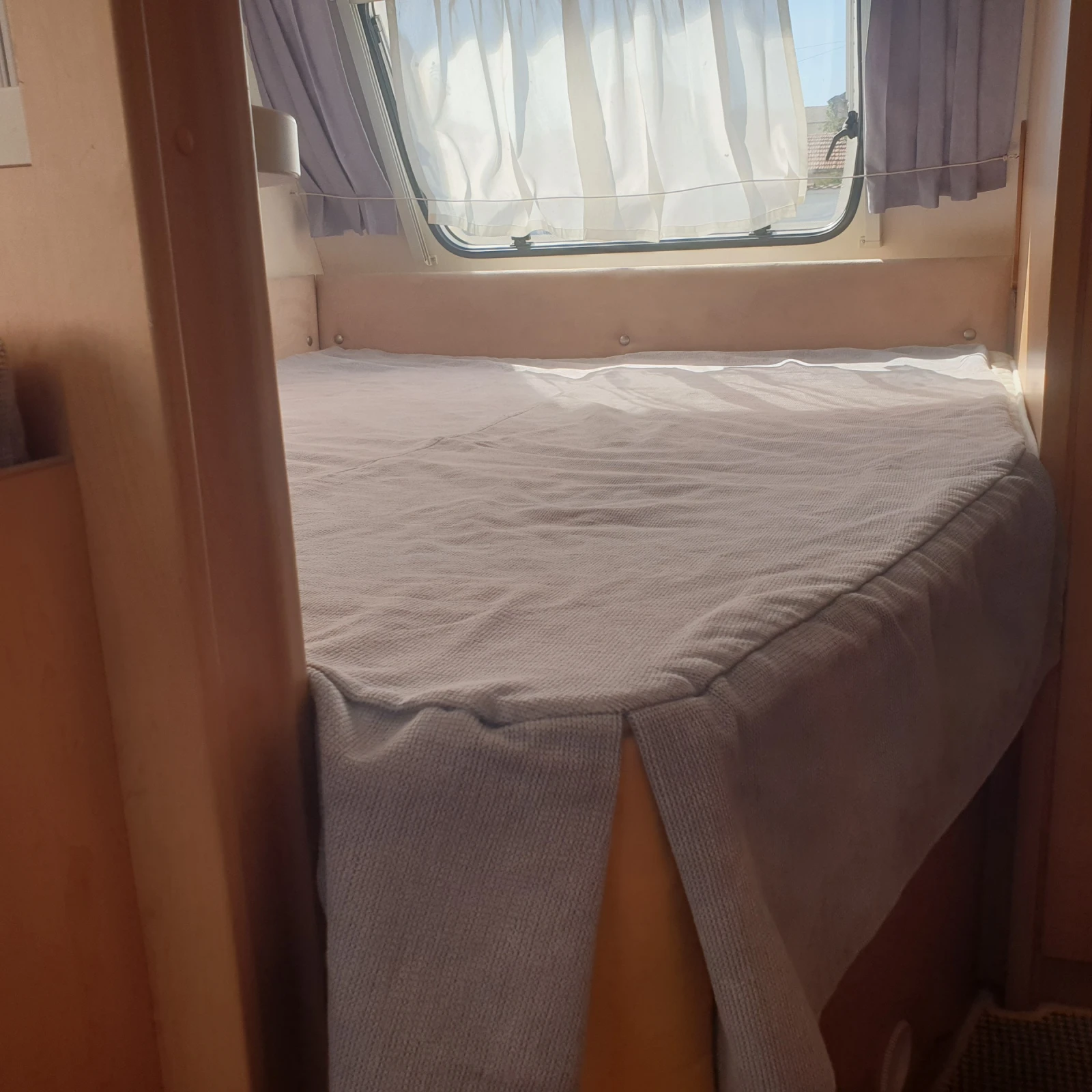 Каравана Knaus  SUDWIND 650 FSK, снимка 6 - Каравани и кемпери - 55617392