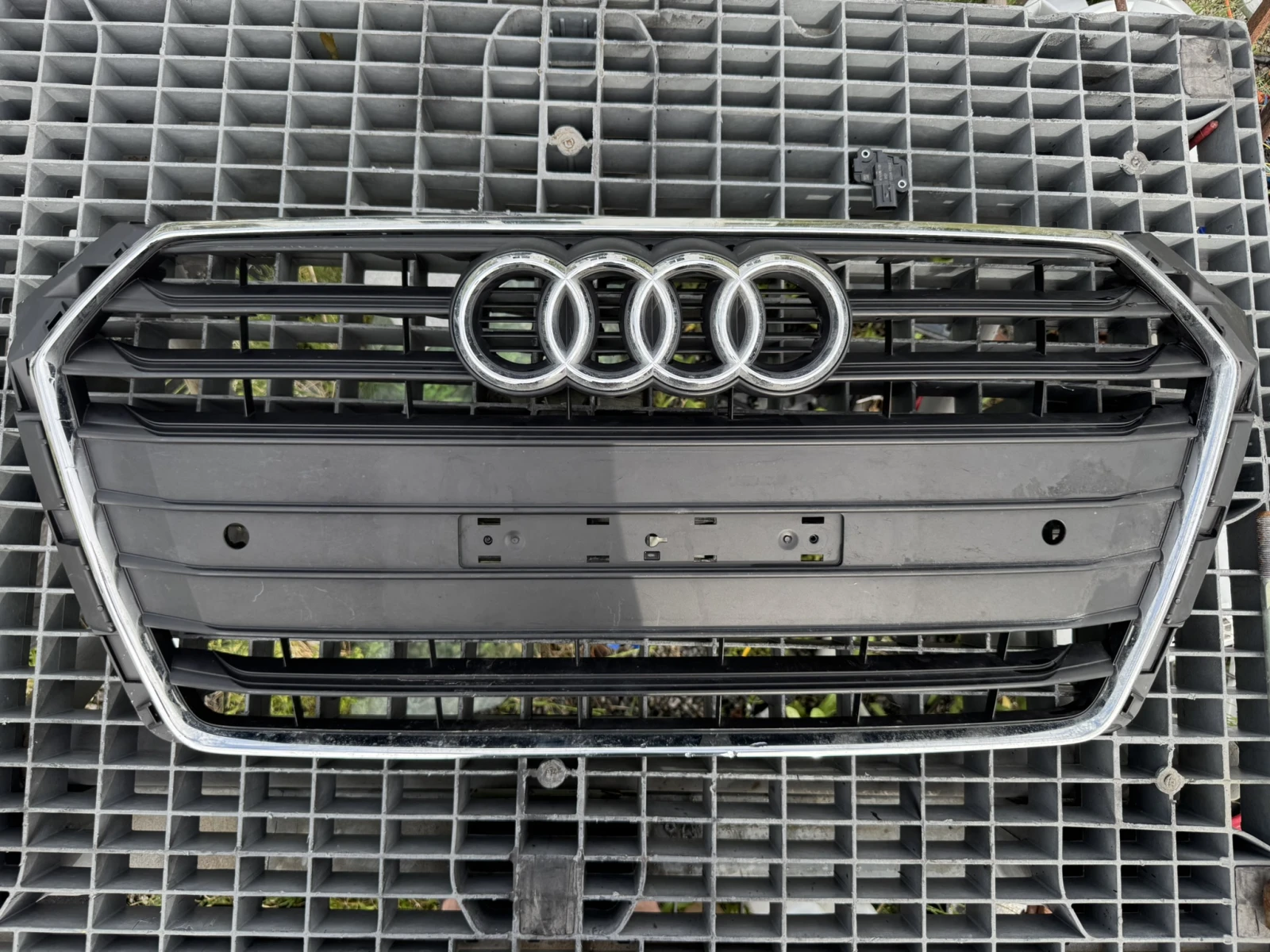 Радиаторна решетка Audi A4 B9