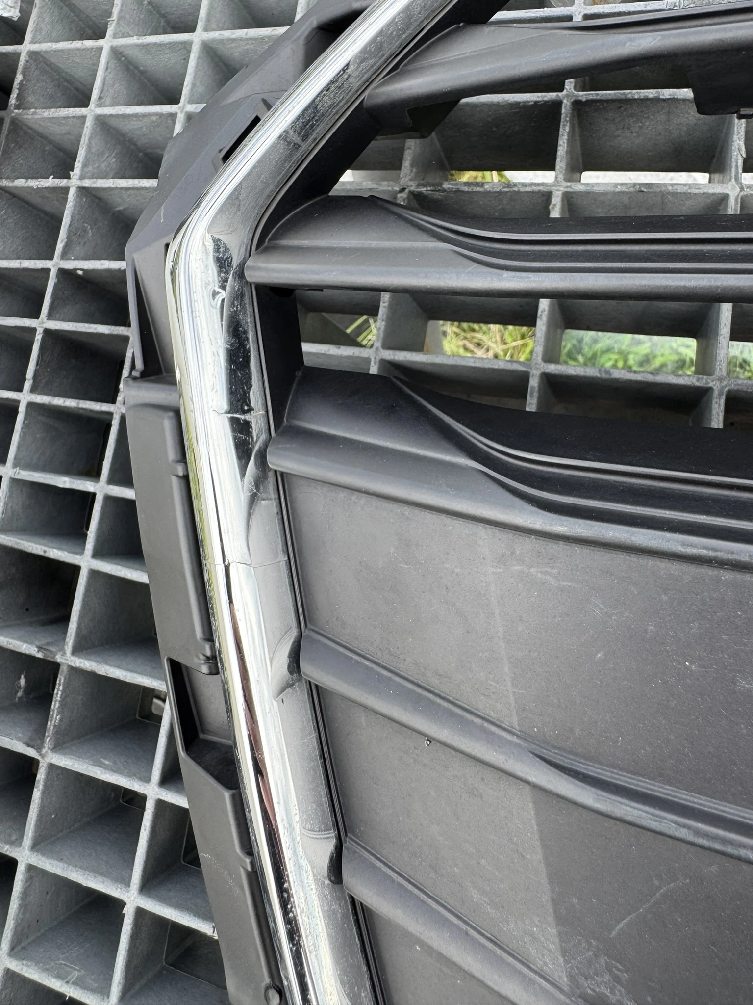 Радиаторна решетка Audi A4 B9, снимка 2 - Части - 54574958