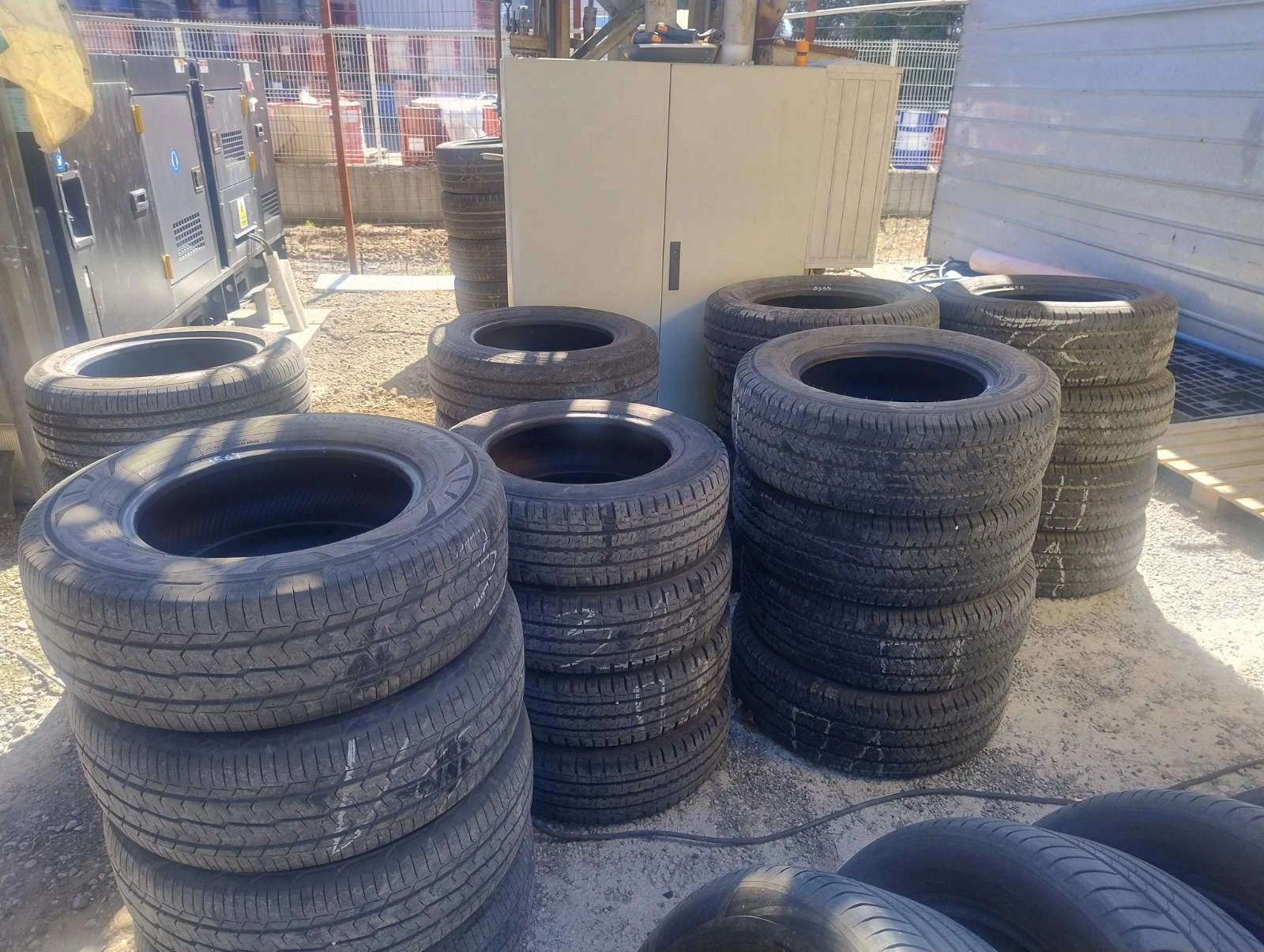 Гуми Летни 235/65R16, снимка 5 - Гуми и джанти - 56199141