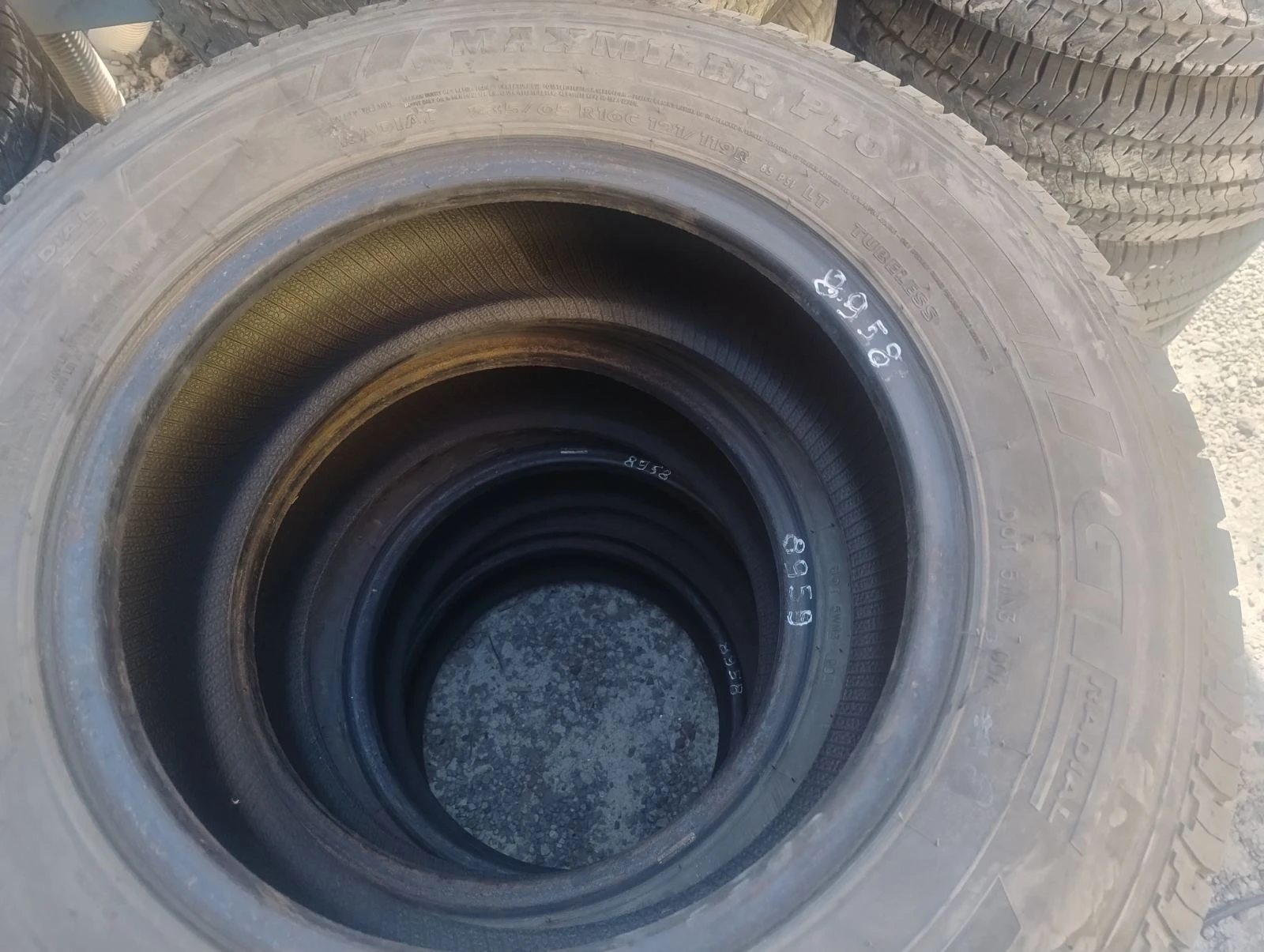 Гуми Летни 235/65R16, снимка 8 - Гуми и джанти - 56199141