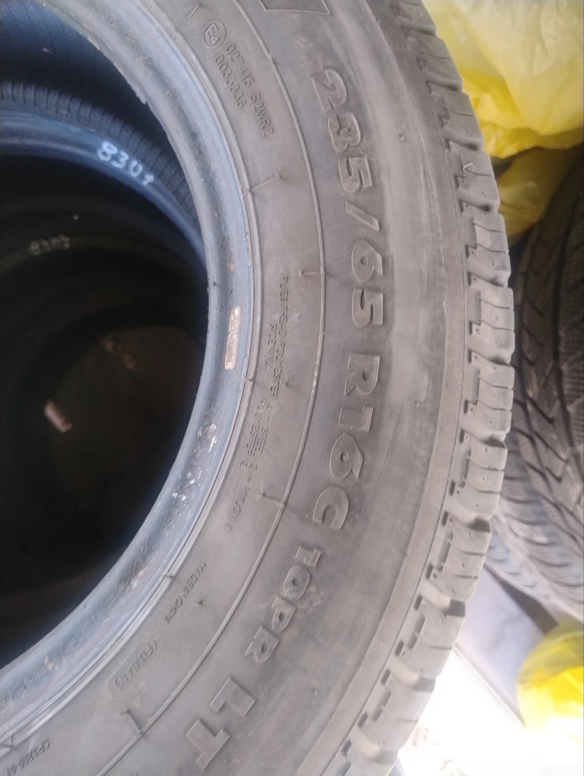 Гуми Летни 235/65R16, снимка 4 - Гуми и джанти - 56199141
