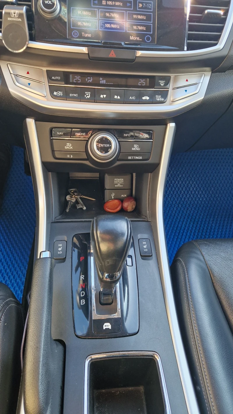 Honda Accord HYBRID TOURING , снимка 14 - Автомобили и джипове - 52811560