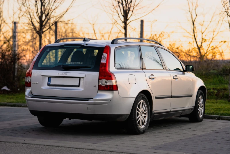 Volvo V50 1.8i газ инж., снимка 1 - Автомобили и джипове - 48083049