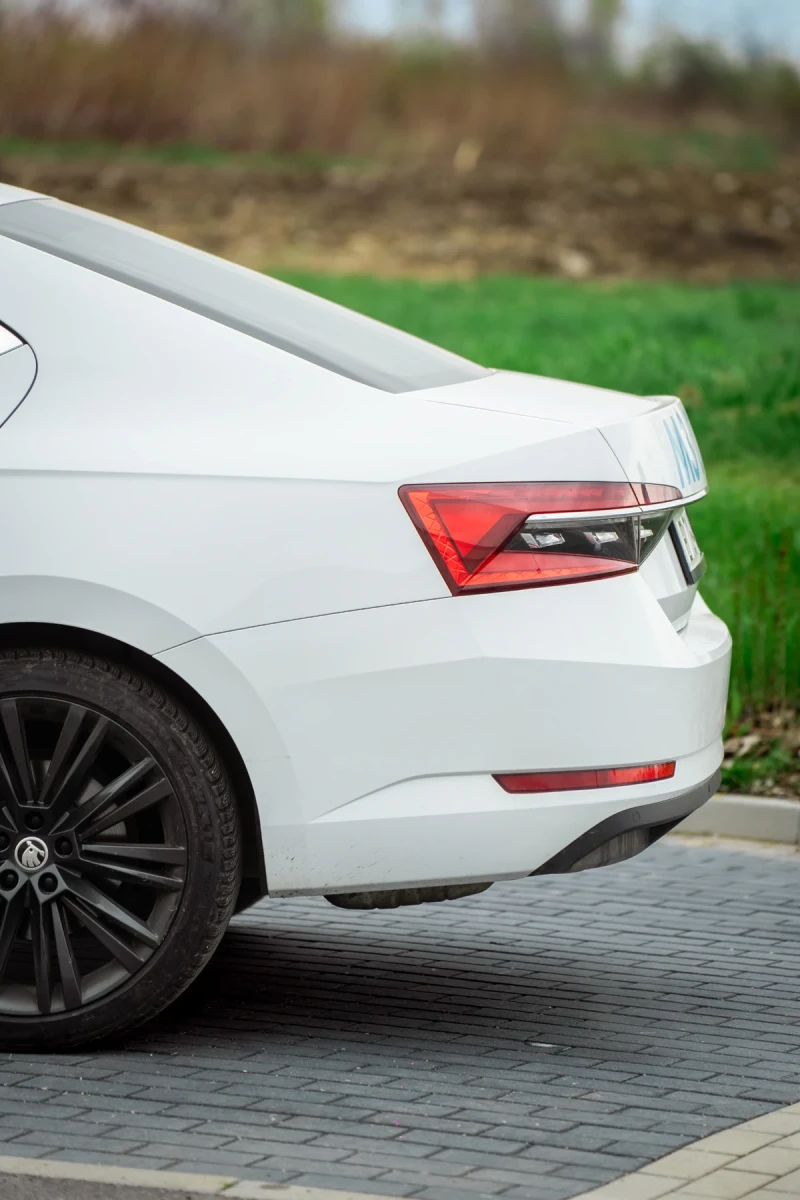 Skoda Superb 1.5TSI 7DSG Edition Style, снимка 5 - Автомобили и джипове - 51093933