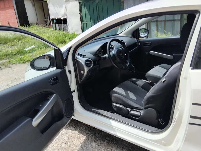 Mazda 2 1.4 , снимка 8 - Автомобили и джипове - 52356062