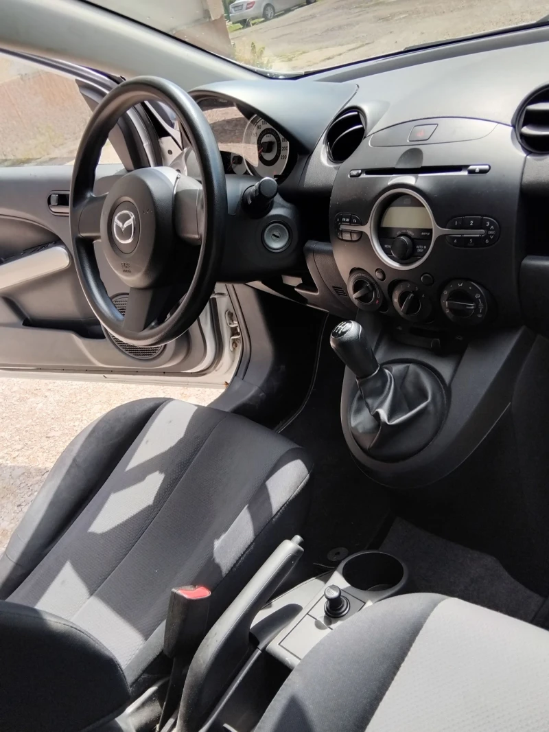 Mazda 2 1.4 , снимка 10 - Автомобили и джипове - 52356062