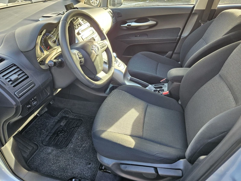 Toyota Auris 1.8  100.к.с HYBRID, снимка 16 - Автомобили и джипове - 52201293