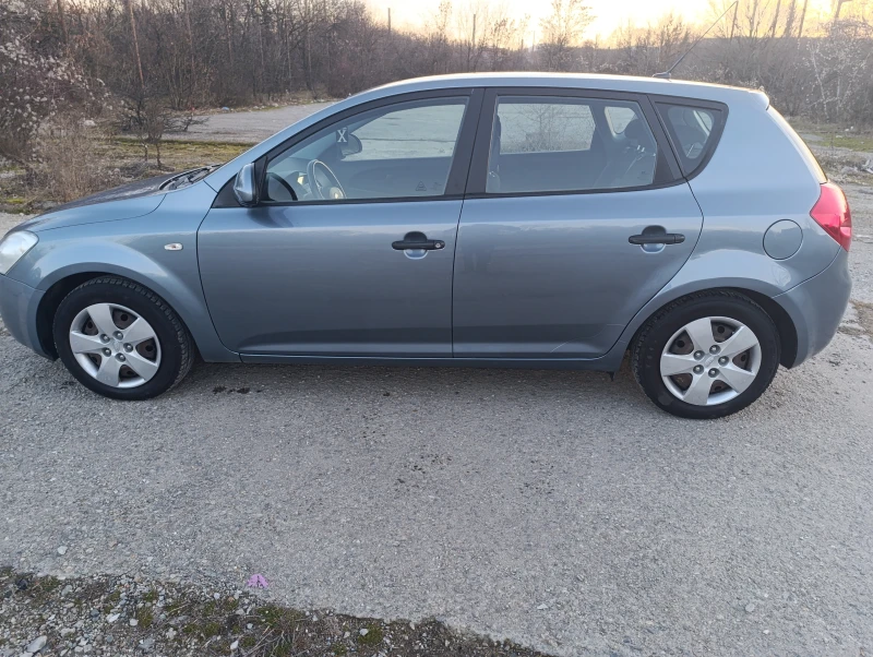 Kia Ceed 1.6i, снимка 8 - Автомобили и джипове - 53205600
