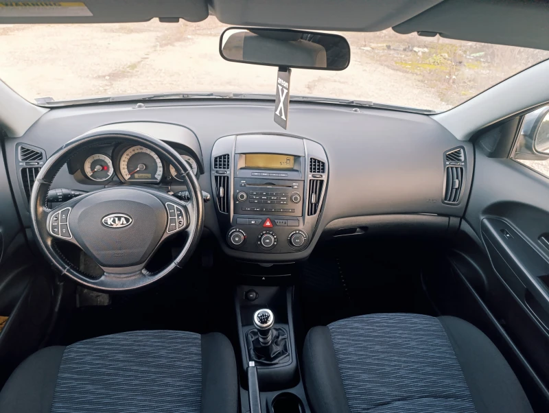Kia Ceed 1.6i, снимка 13 - Автомобили и джипове - 53205600