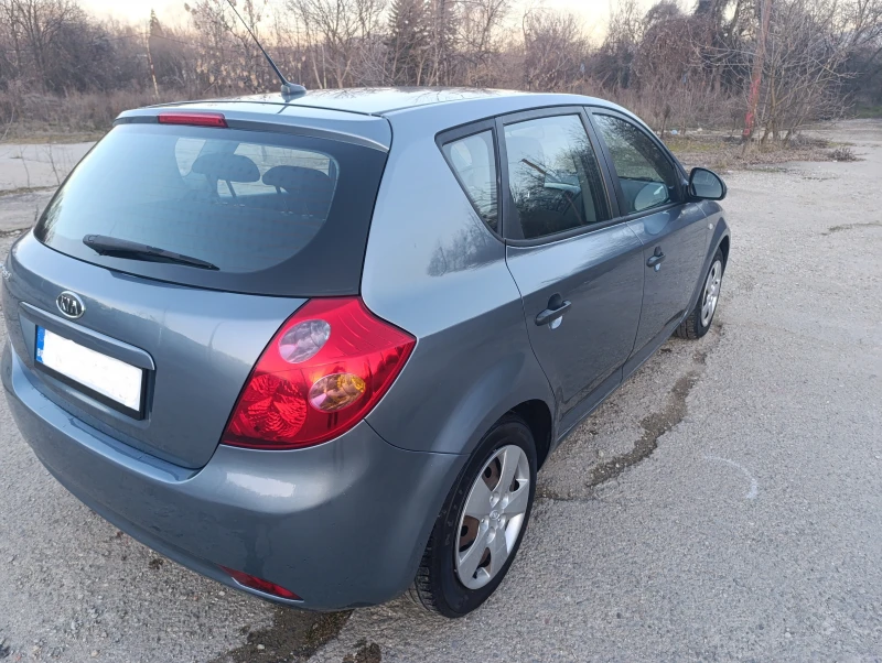 Kia Ceed 1.6i, снимка 5 - Автомобили и джипове - 53205600