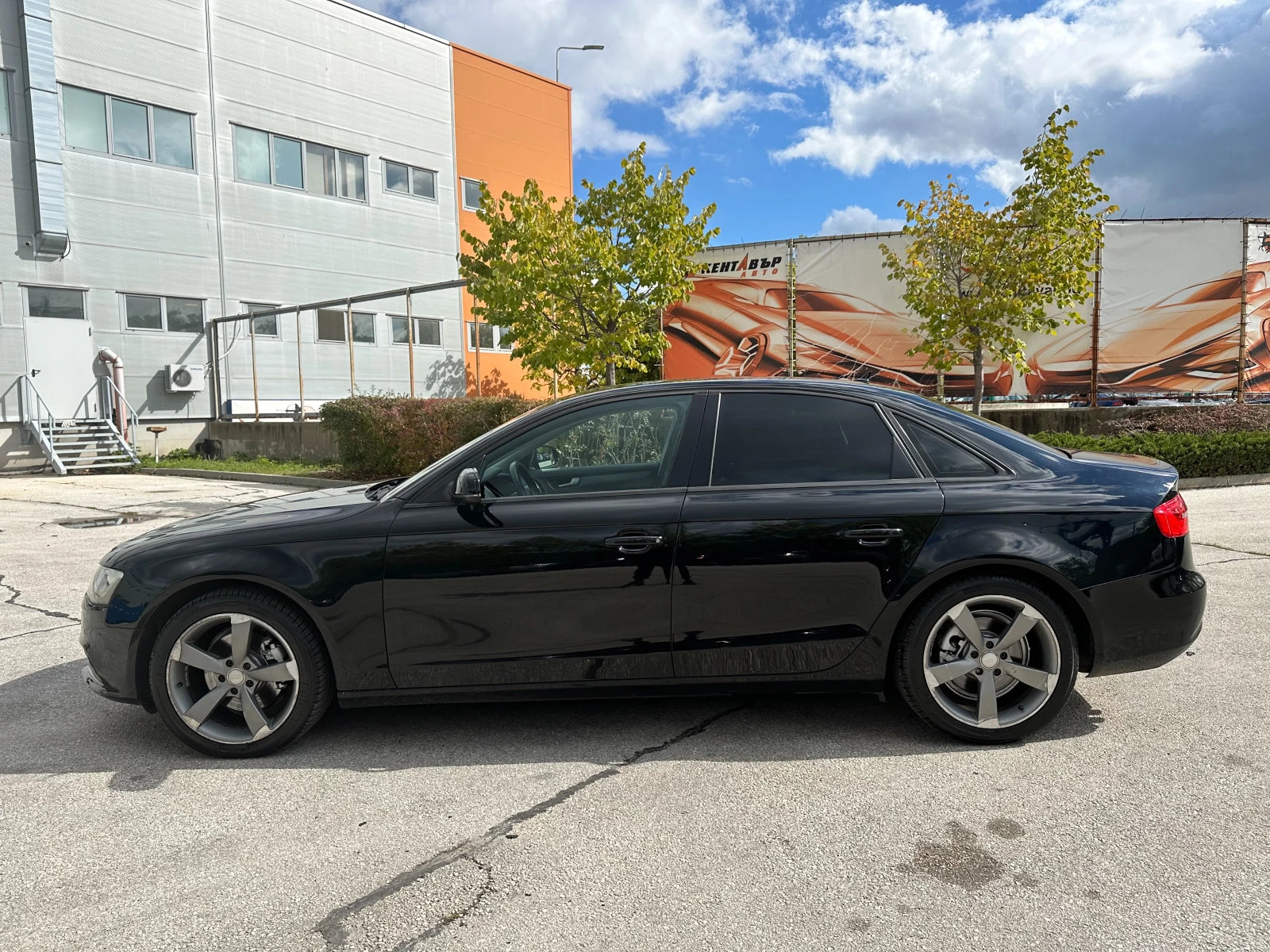 Audi A4 2.0TDI 143К.с. Автоматик - изображение 2