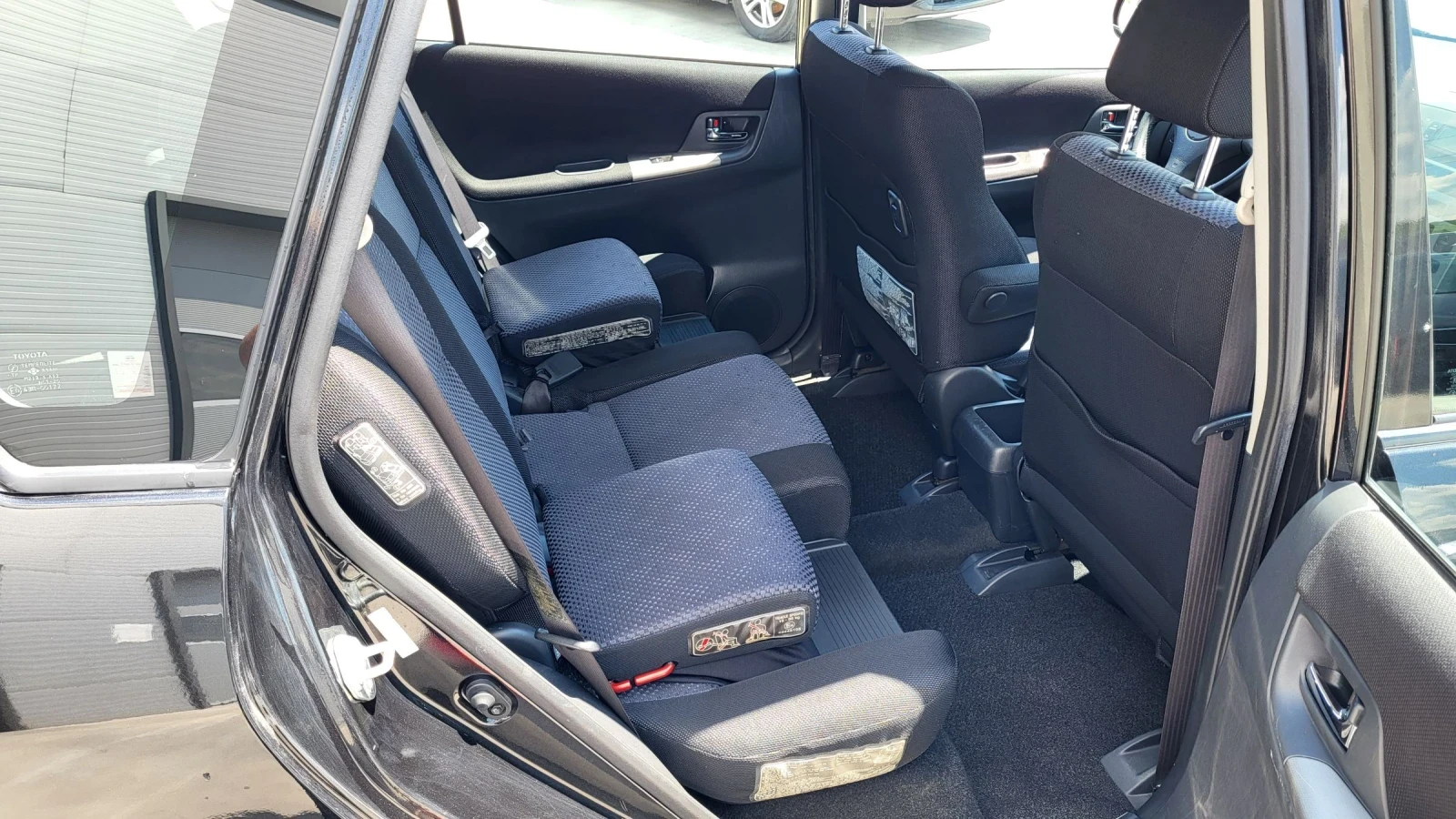 Toyota Corolla verso 1.8-129-GPL ИТАЛИЯ  - изображение 9
