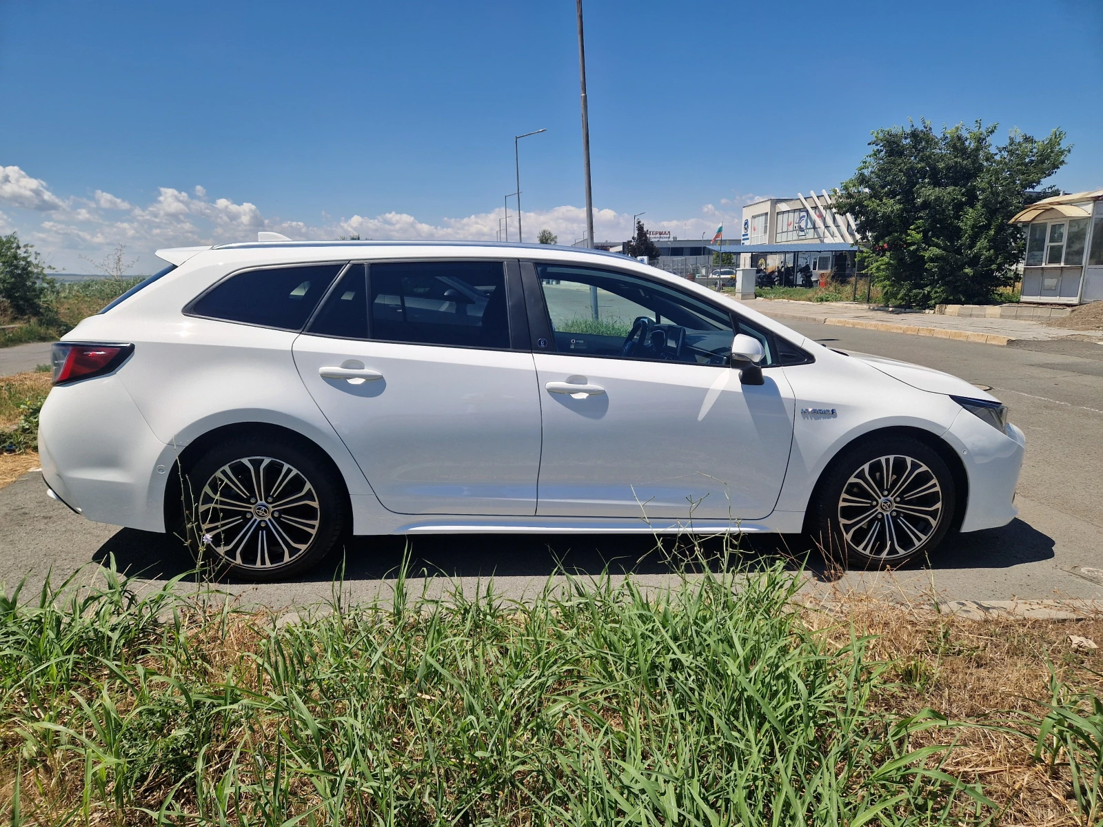 Toyota Corolla 1.8 Hybrid Team D, снимка 4 - Автомобили и джипове - 55263413