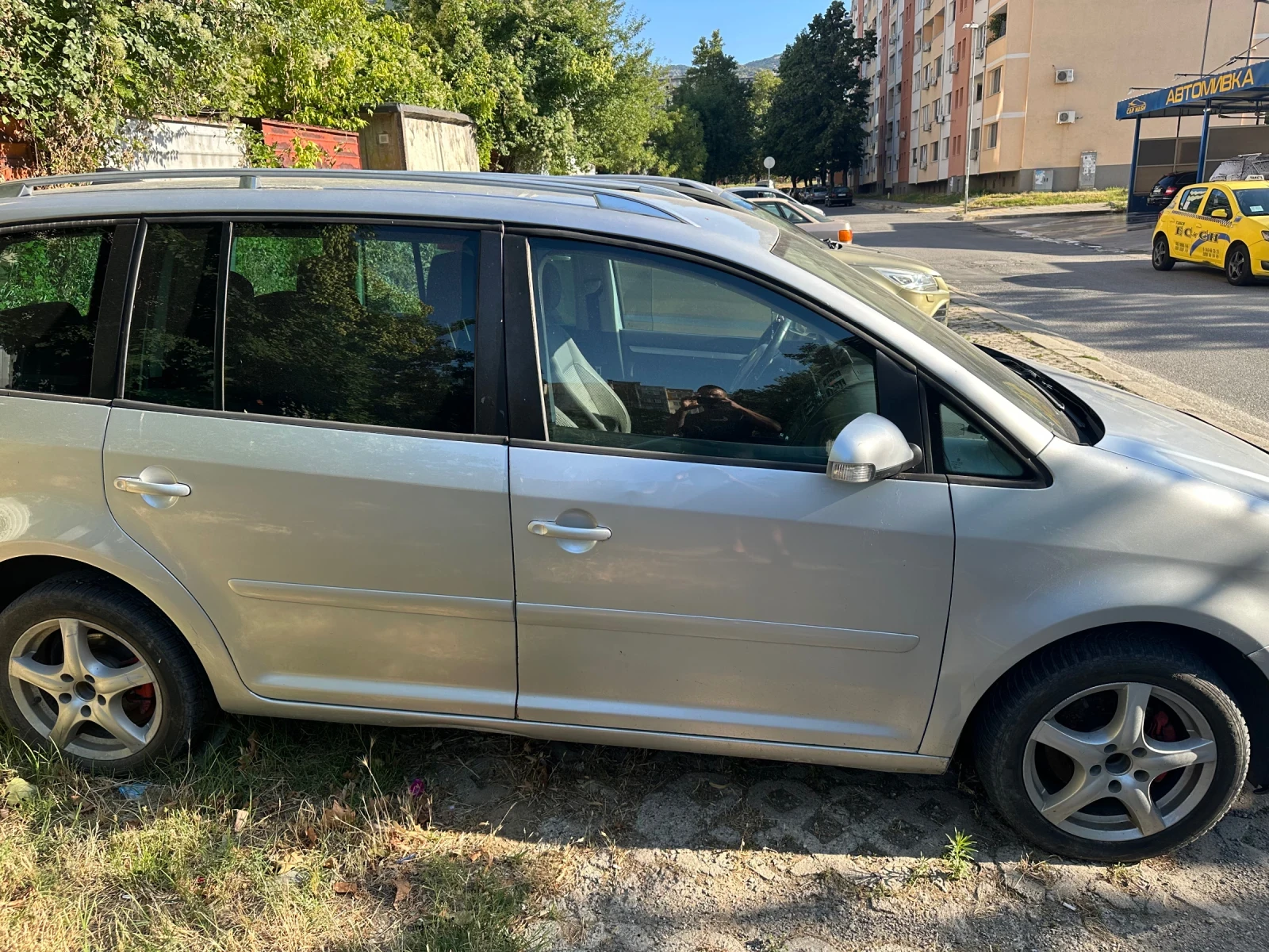 VW Touran, снимка 5 - Автомобили и джипове - 55480326