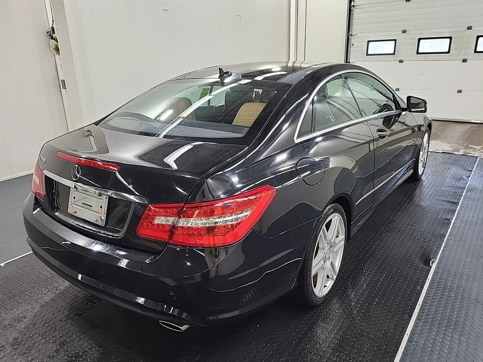 Mercedes-Benz E 350 4MATIC* HARMAN/KARDON* ПОДГРЕВ* KEYLESS* , снимка 3 - Автомобили и джипове - 56121213